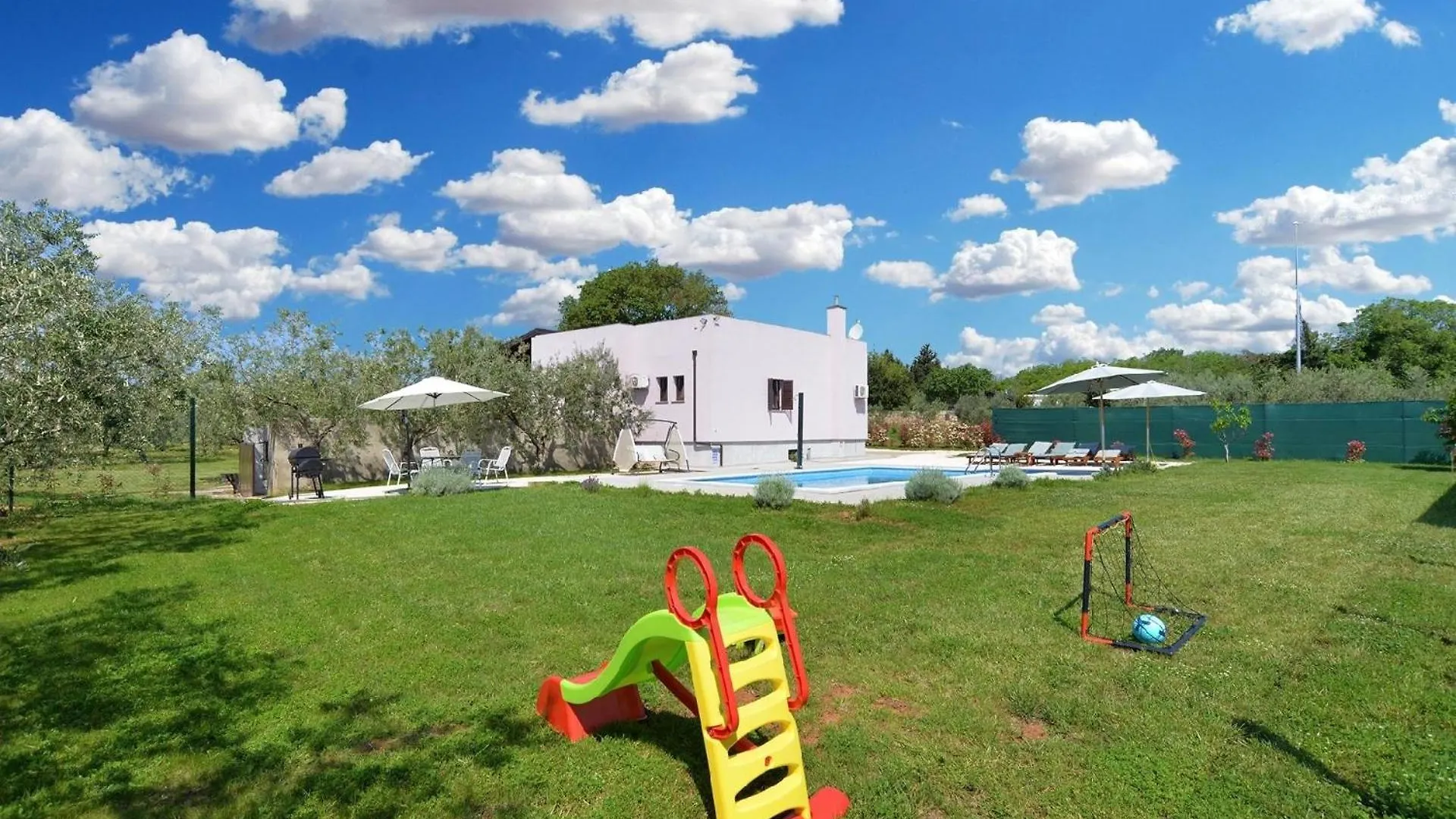Ferienhaus Mit Privatpool Fuer 6 Personen Ca 100 Qm In Pomer, Istrien Istrische Riviera 0*, Pomer